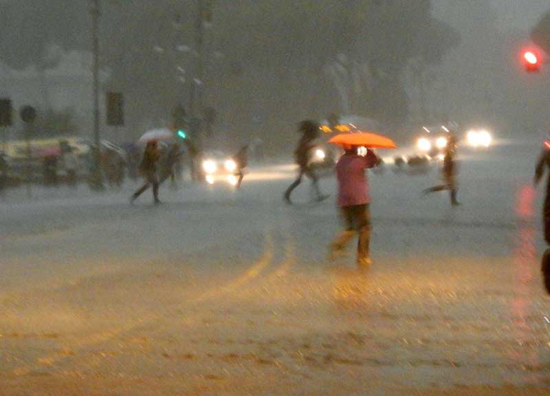 Ciclone, notte di paura in Sicilia. Al Nordest rimane l’allarme rosso Ciclone, notte di paura in Sicilia. Al Nordest rimane l’allarme rosso