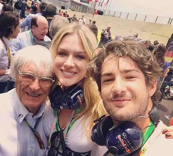 L’ultimo colpo da campione di Pato? Ecco la bionda Fiorella… L’ultimo colpo da campione di Pato? Ecco la bionda Fiorella…