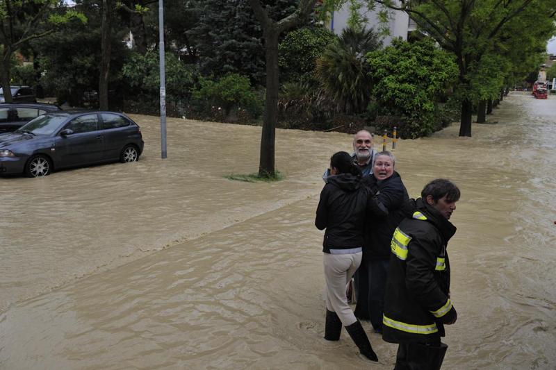 Alluvione in Liguria, 2 morti a Lievi. A Chiavari arriva l’esercito Alluvione in Liguria, 2 morti a Lievi. A Chiavari arriva l’esercito