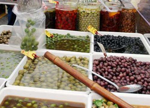 Per l’olio annata pessima. Allarme prezzi alle stelle Per l’olio annata pessima. Allarme prezzi alle stelle