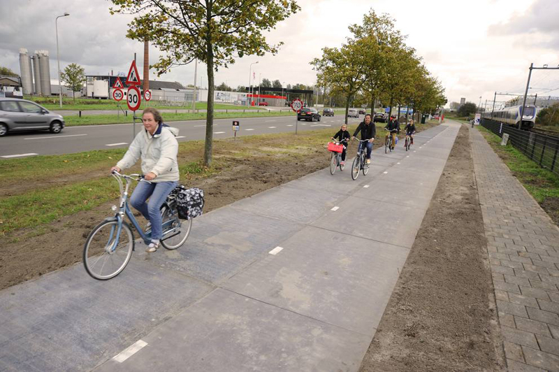 Andare in bicicletta è ancora più greenInaugurata la prima pista fotovoltaica Andare in bicicletta è ancora più greenInaugurata la prima pista fotovoltaica