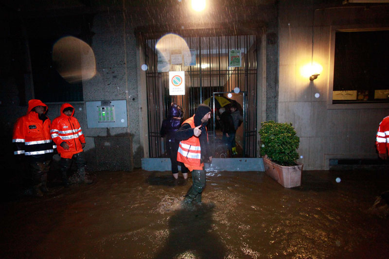 A Genova e Savona frane ed allagamenti. Esonda il Seveso a Milano A Genova e Savona frane ed allagamenti. Esonda il Seveso a Milano