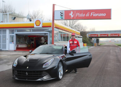 Kimi doma  i 740 cv della  F12 berlinetta