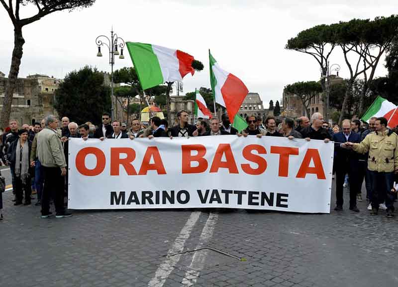 Marino, decide Matteo Renzi. Uil: “Roma è sotto tutela”