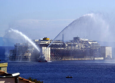 Concordia: Rossi chiede a Costa 30 mln per danni immagine Toscana