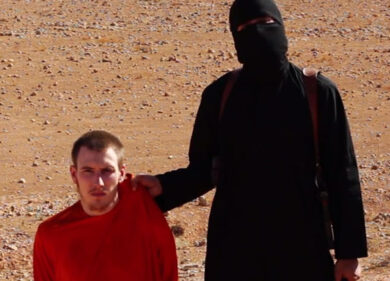 Isis, ecco chi sono i boia dei soldati. Uno studente gallese e un francese