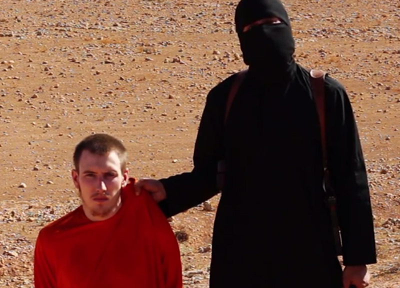 Isis, ecco chi sono i boia dei soldati. Uno studente gallese e un francese Isis, ecco chi sono i boia dei soldati. Uno studente gallese e un francese