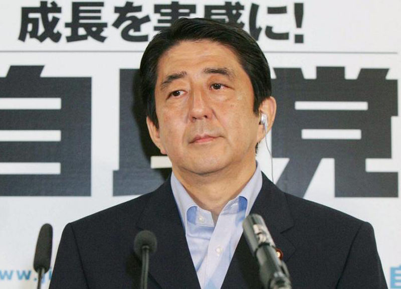 Il Giappone in recessione tecnica. Abe corre al voto il 14 dicembre Il Giappone in recessione tecnica. Abe corre al voto il 14 dicembre