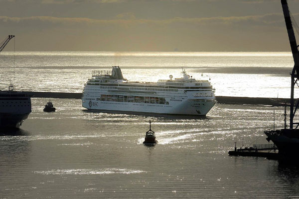 MSC investe 200 mln nel programma Rinascimento. Varata la nuova Armonia MSC investe 200 mln nel programma Rinascimento. Varata la nuova Armonia