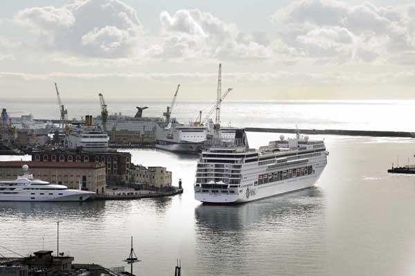 MSC investe 200 mln nel programma Rinascimento. Varata la nuova Armonia MSC investe 200 mln nel programma Rinascimento. Varata la nuova Armonia