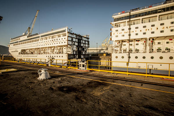 MSC investe 200 mln nel programma Rinascimento. Varata la nuova Armonia MSC investe 200 mln nel programma Rinascimento. Varata la nuova Armonia