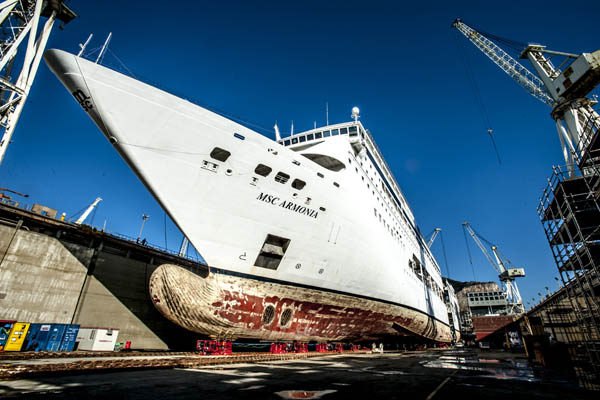 MSC investe 200 mln nel programma Rinascimento. Varata la nuova Armonia MSC investe 200 mln nel programma Rinascimento. Varata la nuova Armonia