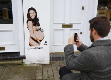 Kate nuda e col pancione. Ancora caos