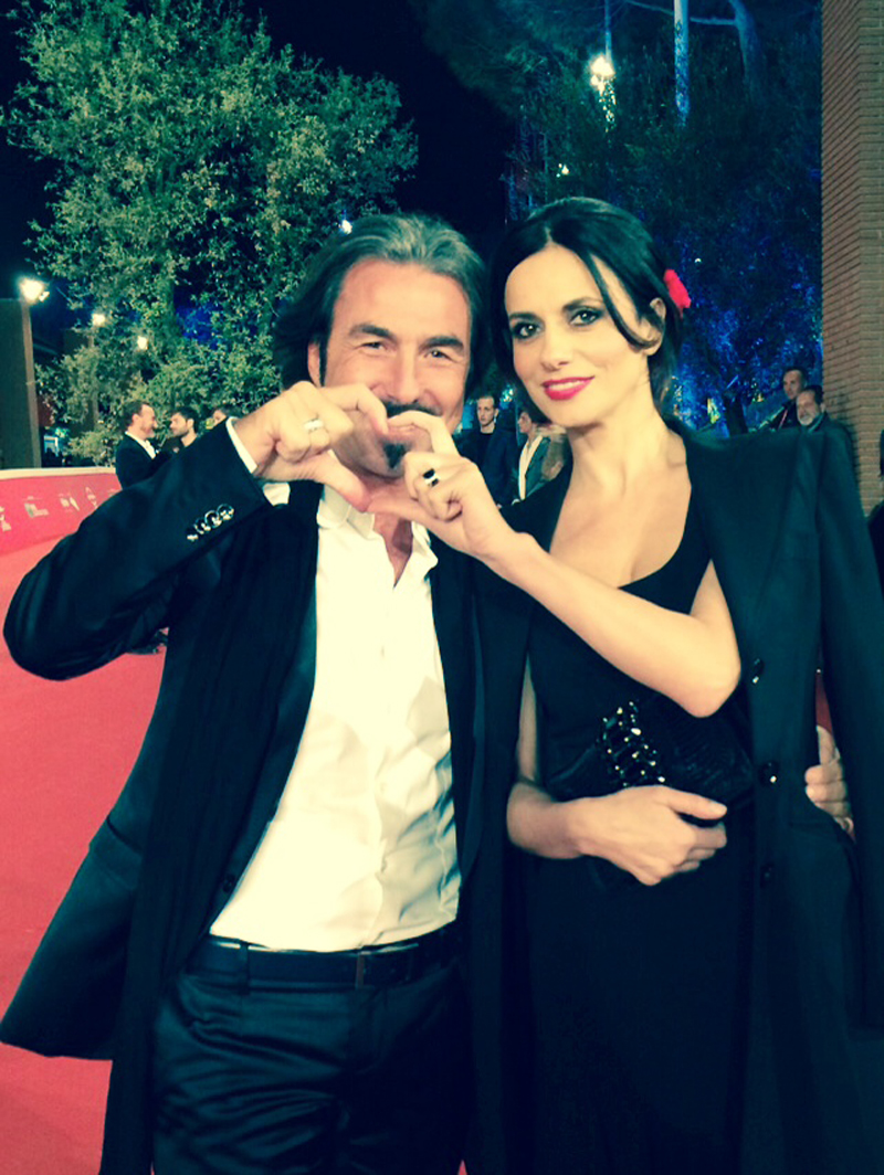 I vip contro il femminicidio: ecco il loro muro di cuori I vip contro il femminicidio: ecco il loro muro di cuori