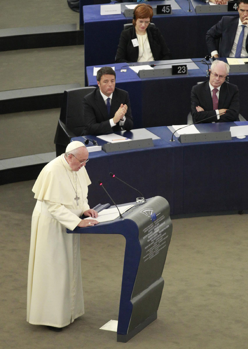 Appello di Francesco a Strasburgo: “Bisogna dare più dignità al lavoro” Appello di Francesco a Strasburgo: “Bisogna dare più dignità al lavoro”
