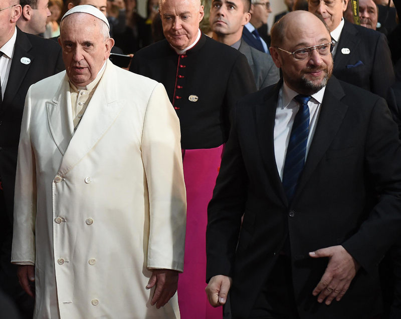 Appello di Francesco a Strasburgo: “Bisogna dare più dignità al lavoro” Appello di Francesco a Strasburgo: “Bisogna dare più dignità al lavoro”