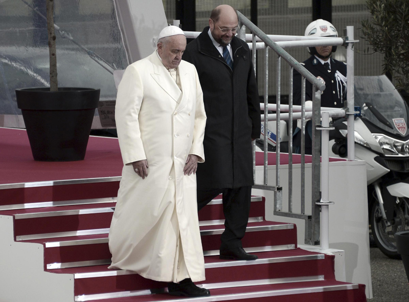 Appello di Francesco a Strasburgo: “Bisogna dare più dignità al lavoro” Appello di Francesco a Strasburgo: “Bisogna dare più dignità al lavoro”
