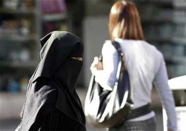 Francia, guida anti-jihad alle maestre. “Attenti alle barbe lunghe degli alunni”