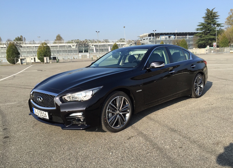 Si scrive “Q”, si legge Infiniti Si scrive “Q”, si legge Infiniti