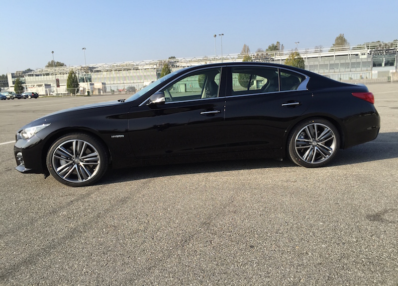 Si scrive “Q”, si legge Infiniti Si scrive “Q”, si legge Infiniti