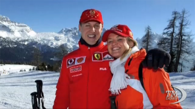 Michael Schumacher prende il sole, ma sarebbe un falso Michael Schumacher prende il sole, ma sarebbe un falso