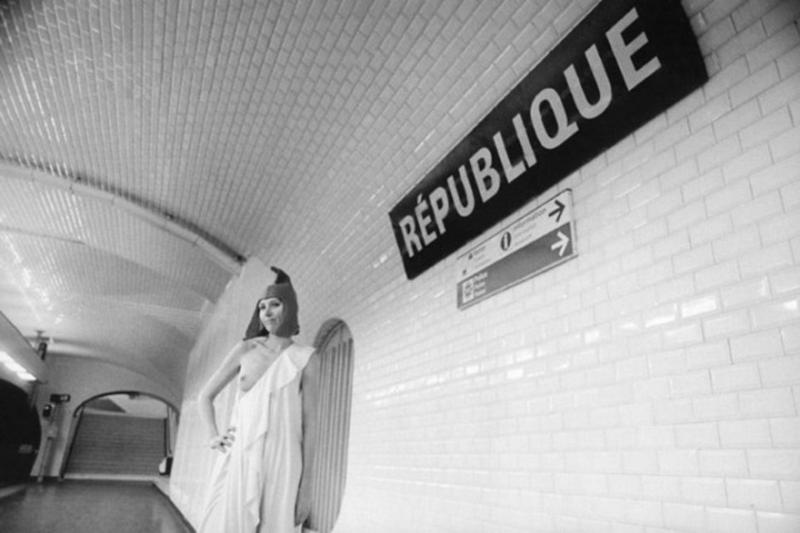 Le stazioni della metro… prese alla lettera. Foto Le stazioni della metro… prese alla lettera. Foto
