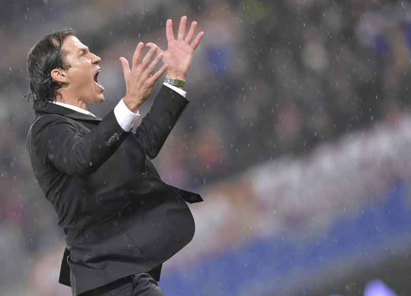 Tutti in piedi per Totti. Doppio Pjanic: è 4-2 Tutti in piedi per Totti. Doppio Pjanic: è 4-2