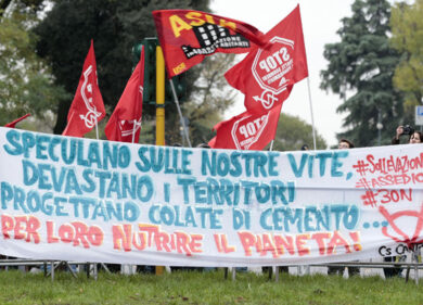 Roma, studenti in corteo. Scontri vicino al Senato