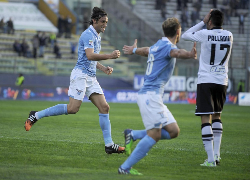 Mauri spegne il Parma. La Lazio torna a vincere