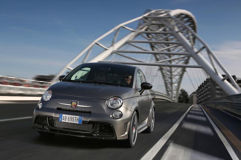 Abarth 605 biposto: dedicata e pensata per “quelli”che la pista è un pensiero fisso in testa