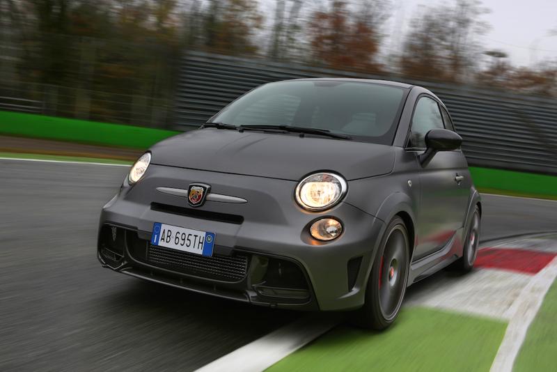 Abarth 605 biposto: dedicata e pensata per “quelli”che la pista è un pensiero fisso in testa