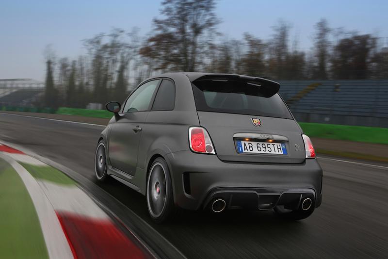 Abarth 605 biposto: dedicata e pensata per “quelli”che la pista è un pensiero fisso in testa