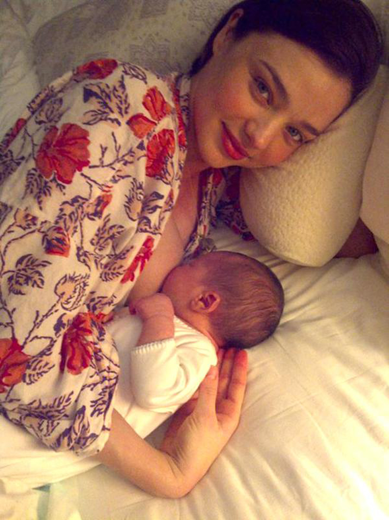 Allattare in pubblico. La polemica in Italia. Di’ la tua