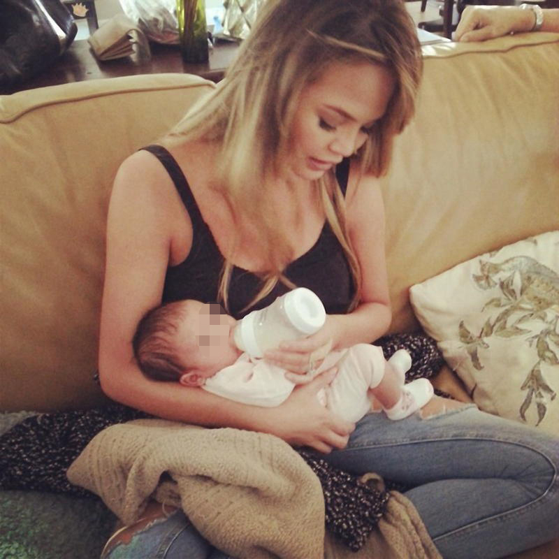 Allattare in pubblico. La polemica in Italia. Di’ la tua