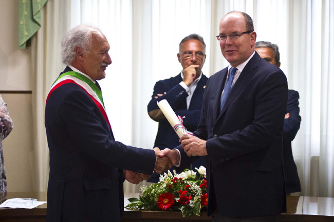 Monaco, sono nati i gemelli di Charlene e Alberto