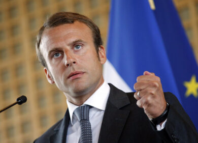 Francia/ Il ministro dell’Economia Macron dà la propria mail ai giovani startupper
