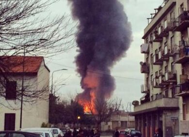 Maxi incendio a Milano. Paura in zona Villapizzone