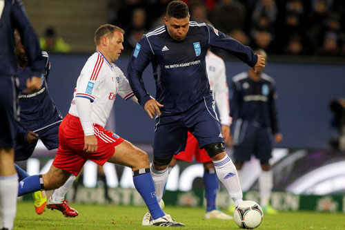 Ronaldo compra una squadra e potrebbe tornare a giocare Ronaldo compra una squadra e potrebbe tornare a giocare