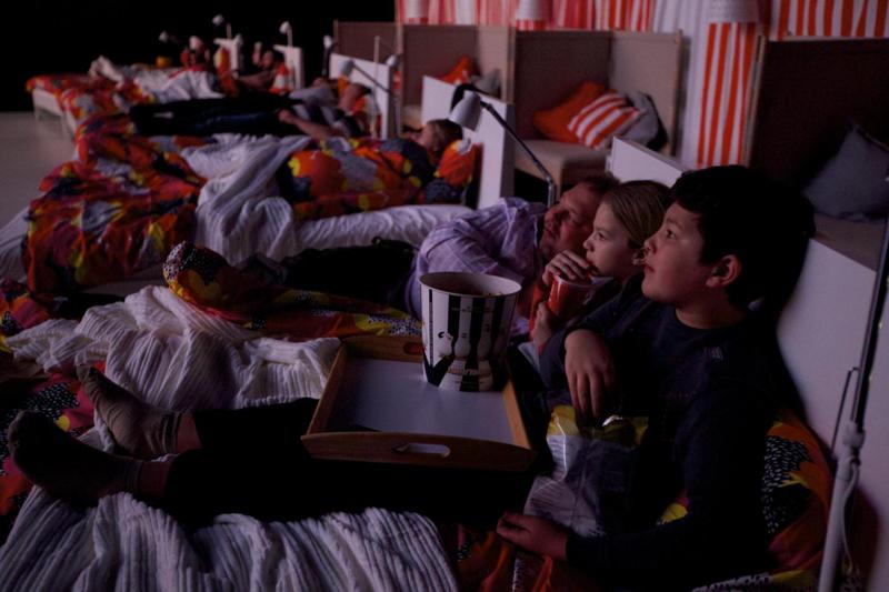 Mosca, il cinema dell’amore. Letti matrimoniali anziché poltrone Mosca, il cinema dell’amore. Letti matrimoniali anziché poltrone