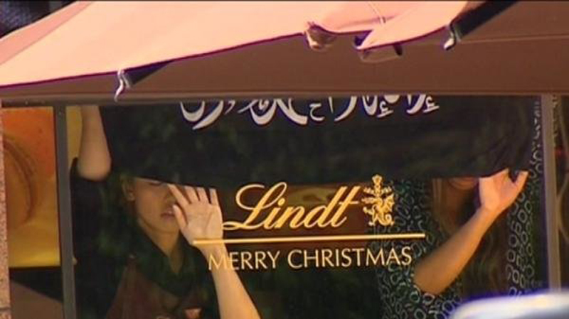 Sydney, blitz dopo 17 ore. Tre morti, uno è il sequestratore Sydney, blitz dopo 17 ore. Tre morti, uno è il sequestratore