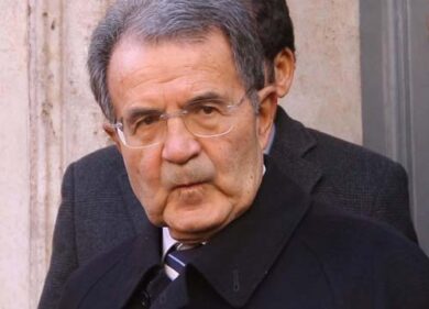 Colle, Renzi “usa” Prodi per spaventare Berlusconi. Il retroscena