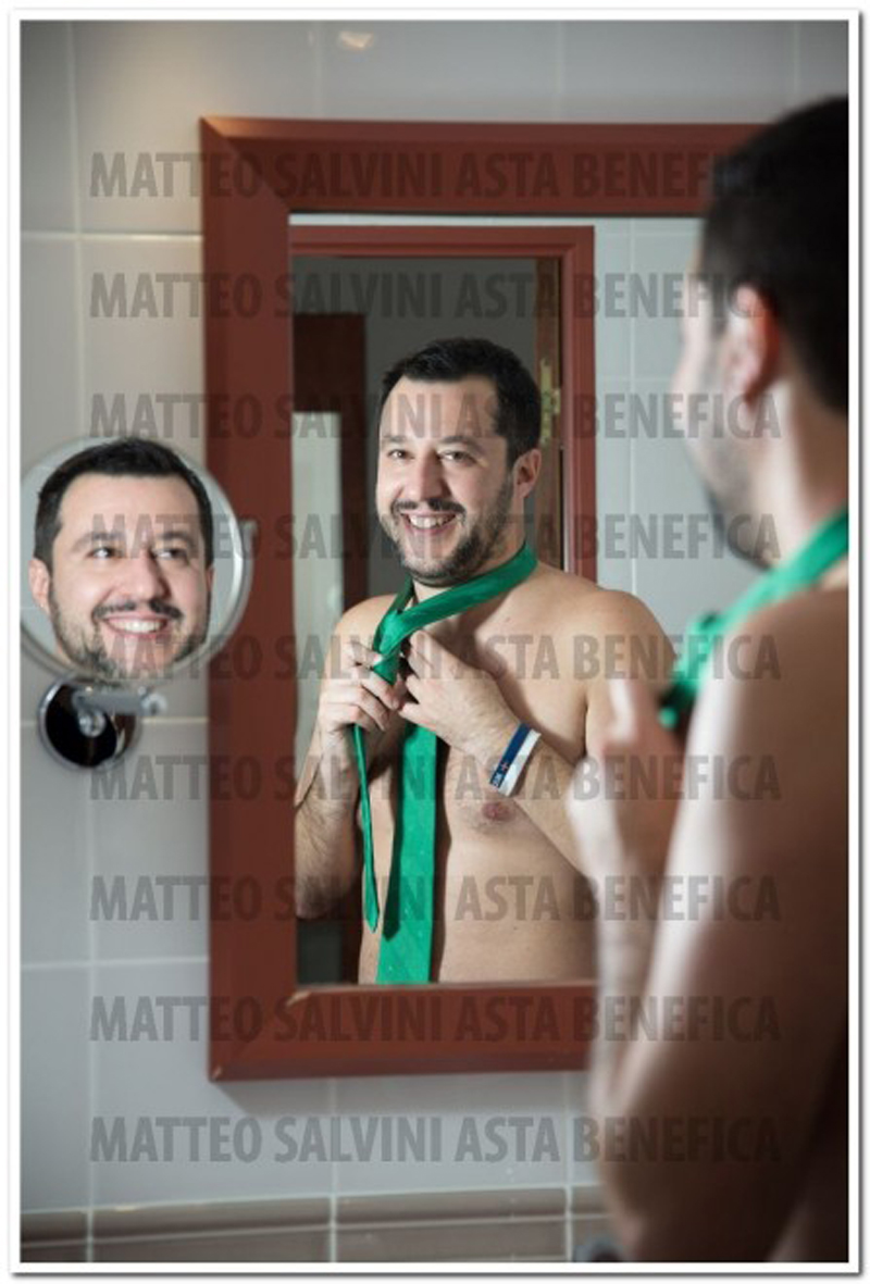Nuove foto di Salvini nudo per beneficenza