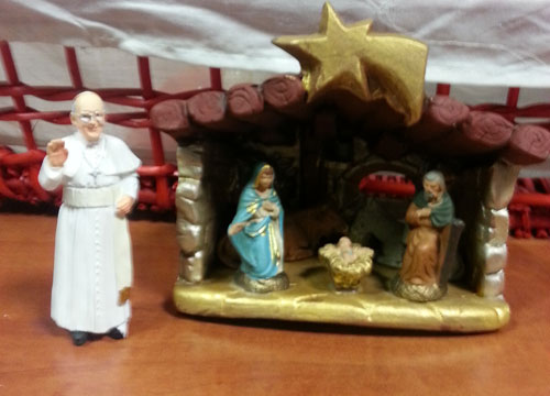 Papa Francesco: la statuetta che gli italiani vorrebbero nel presepe Papa Francesco: la statuetta che gli italiani vorrebbero nel presepe