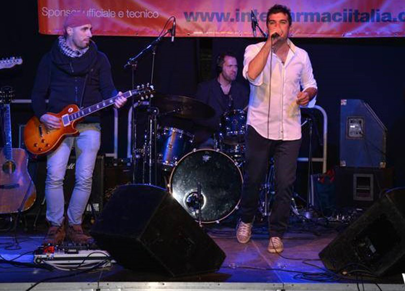 Il Cantante della Solidarietà dona 600 chili di pasta all’Opera San Francesco Il Cantante della Solidarietà dona 600 chili di pasta all’Opera San Francesco