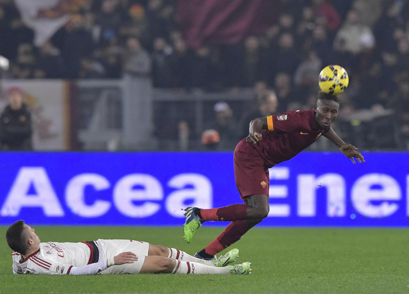 Roma sprecona, Olimpico da incubo. Milan in 10, il pareggio vale -3 Roma sprecona, Olimpico da incubo. Milan in 10, il pareggio vale -3