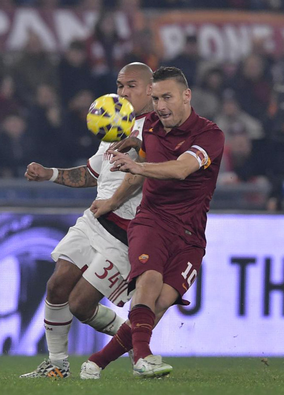 Roma sprecona, Olimpico da incubo. Milan in 10, il pareggio vale -3 Roma sprecona, Olimpico da incubo. Milan in 10, il pareggio vale -3