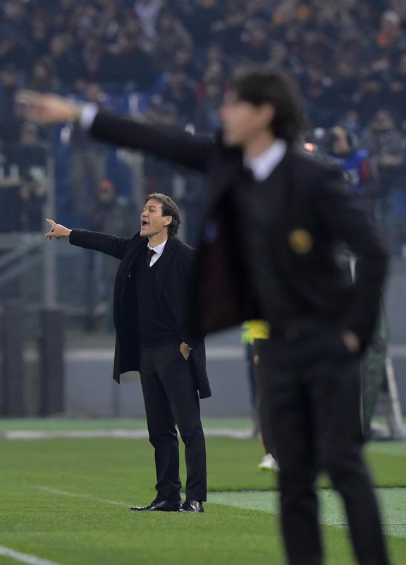 Roma sprecona, Olimpico da incubo. Milan in 10, il pareggio vale -3 Roma sprecona, Olimpico da incubo. Milan in 10, il pareggio vale -3