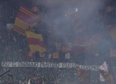 Roma sprecona, Olimpico da incubo. Milan in 10, il pareggio vale -3