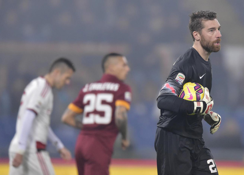 Roma sprecona, Olimpico da incubo. Milan in 10, il pareggio vale -3 Roma sprecona, Olimpico da incubo. Milan in 10, il pareggio vale -3
