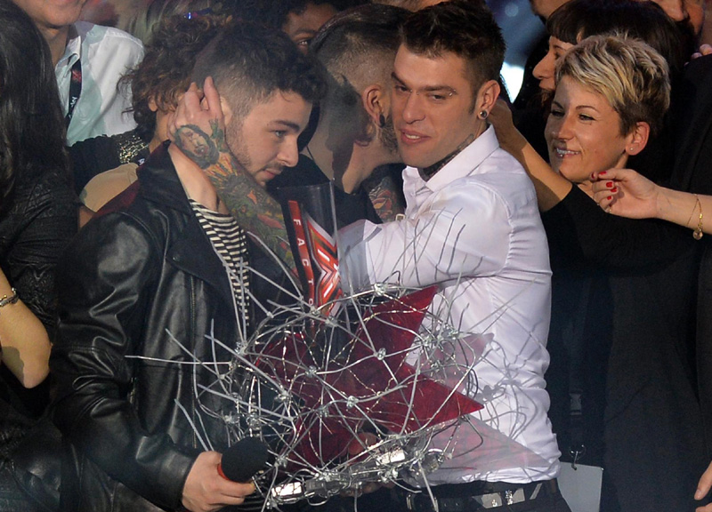 Fedez porta Lorenzo Fragola a Sanremo Fedez porta Lorenzo Fragola a Sanremo